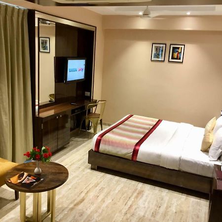 Treatotel Ahmedabad Bagian luar foto