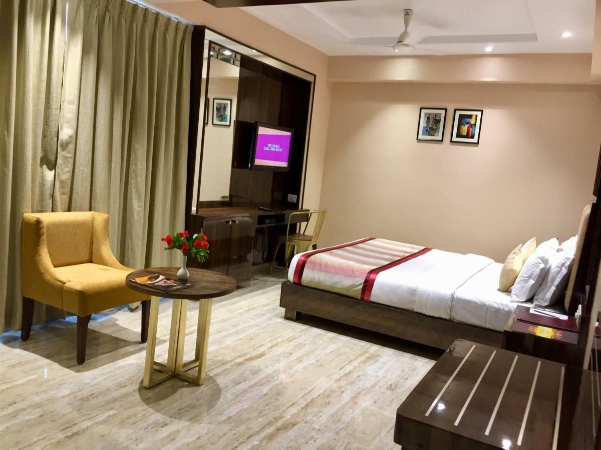 Treatotel Ahmedabad Bagian luar foto